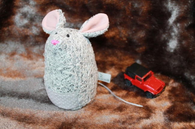 Souris grise poche à pois