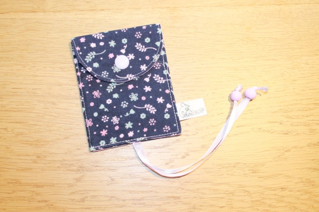 Porte carte/clé fleuri (bouton mauve)