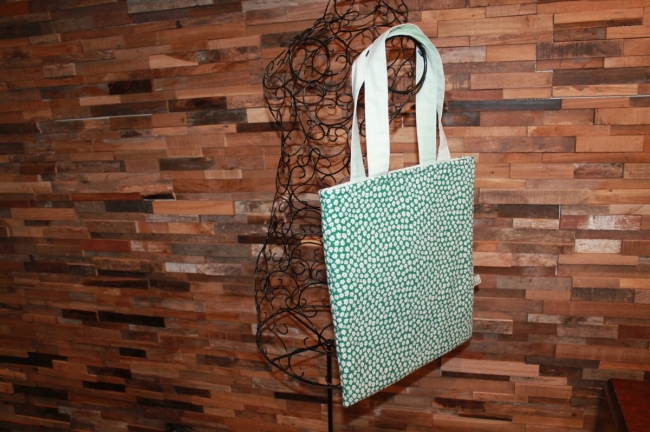 tote bag vert à petites fleurs