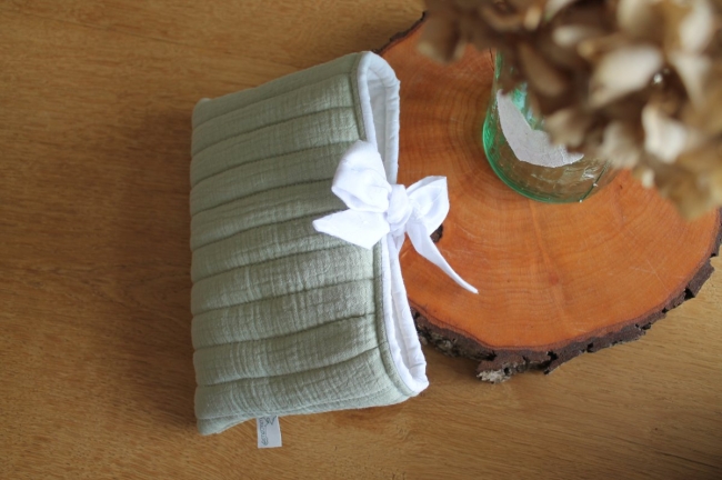 Pochette livre vert sauge/blanc