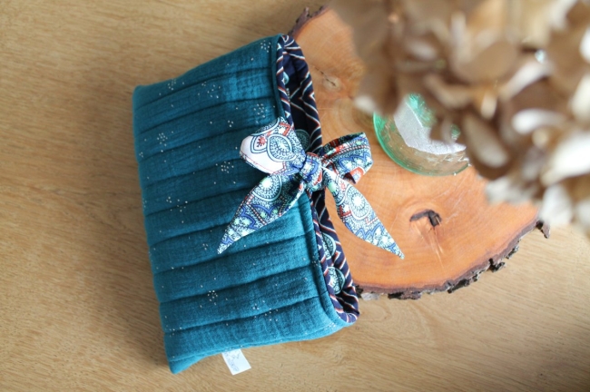 Pochette livre bleu canard/motifs