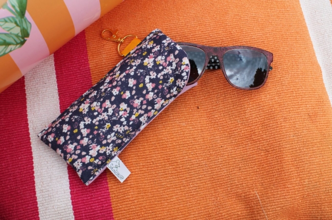 Etui à lunettes fleuri 