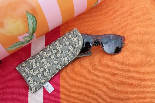 Etui à lunettes vert kaki/fleurs